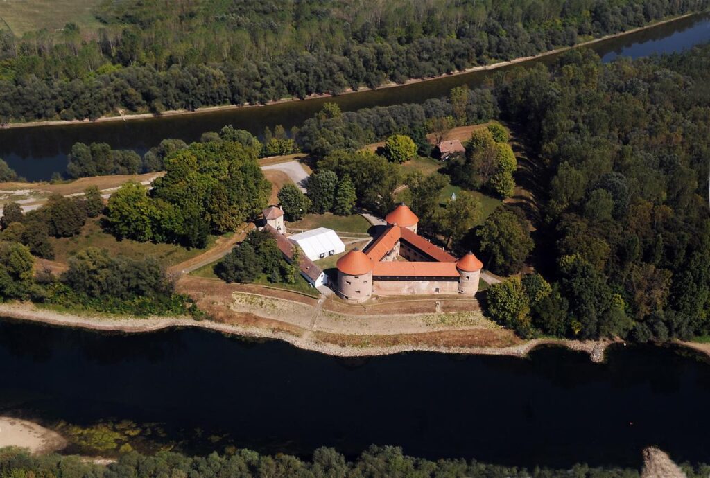 Ova slika ima prazan alt atribut ; naziv datoteke je STARI-GRAD_09-1024x690.jpg